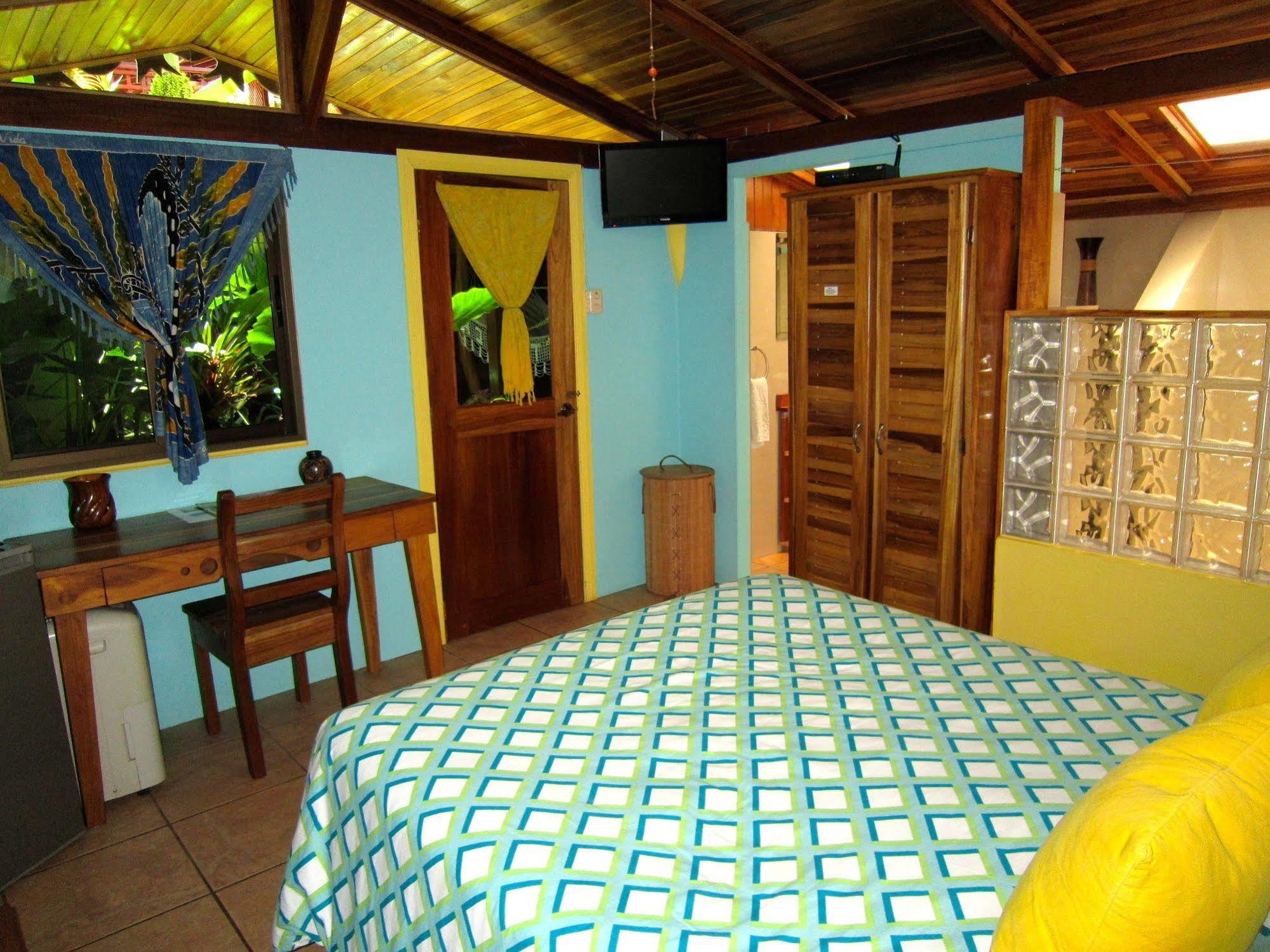 Physis Caribbean Bed & Breakfast Puerto Viejo de Talamanca Екстериор снимка