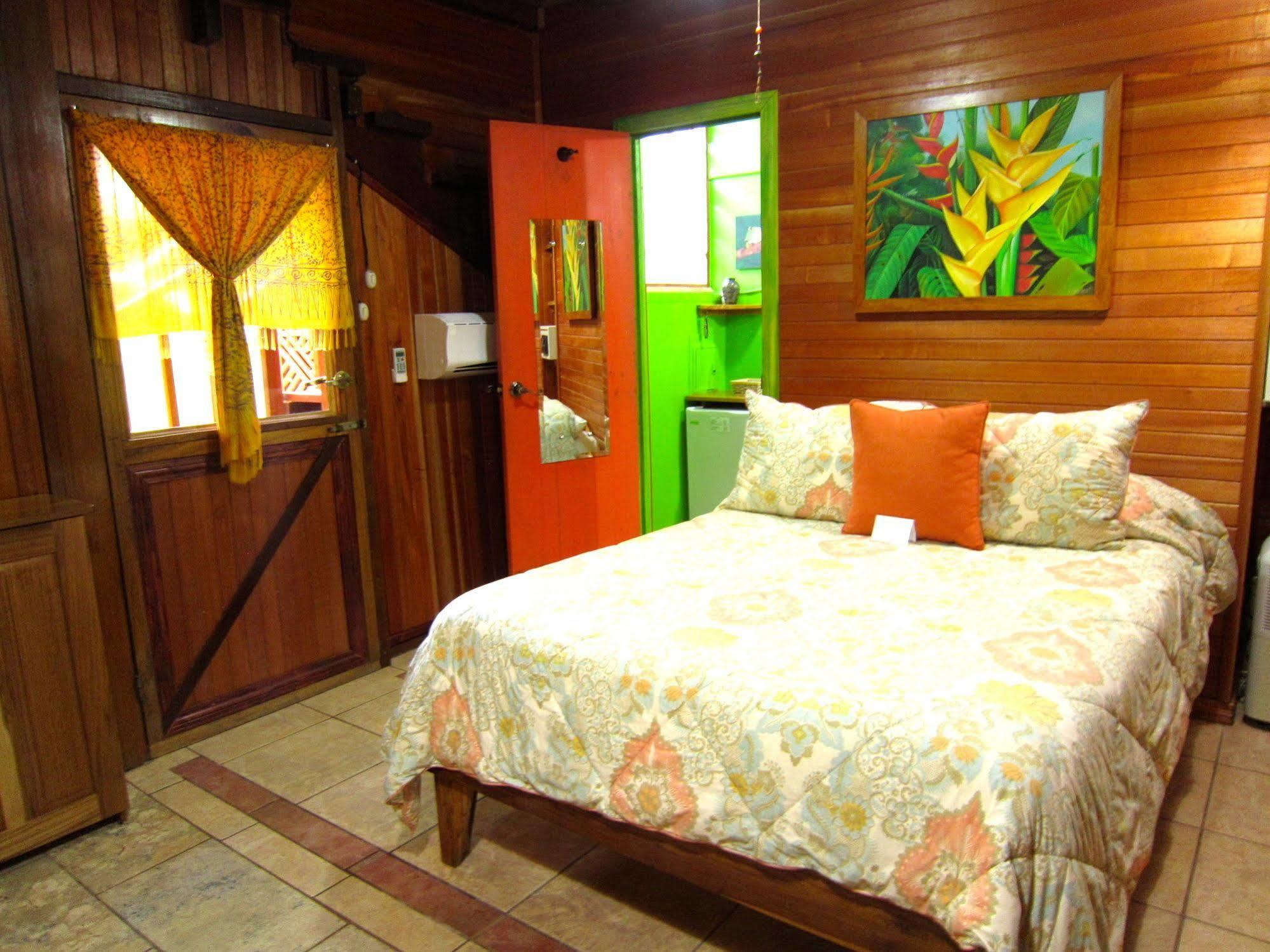 Physis Caribbean Bed & Breakfast Puerto Viejo de Talamanca Екстериор снимка