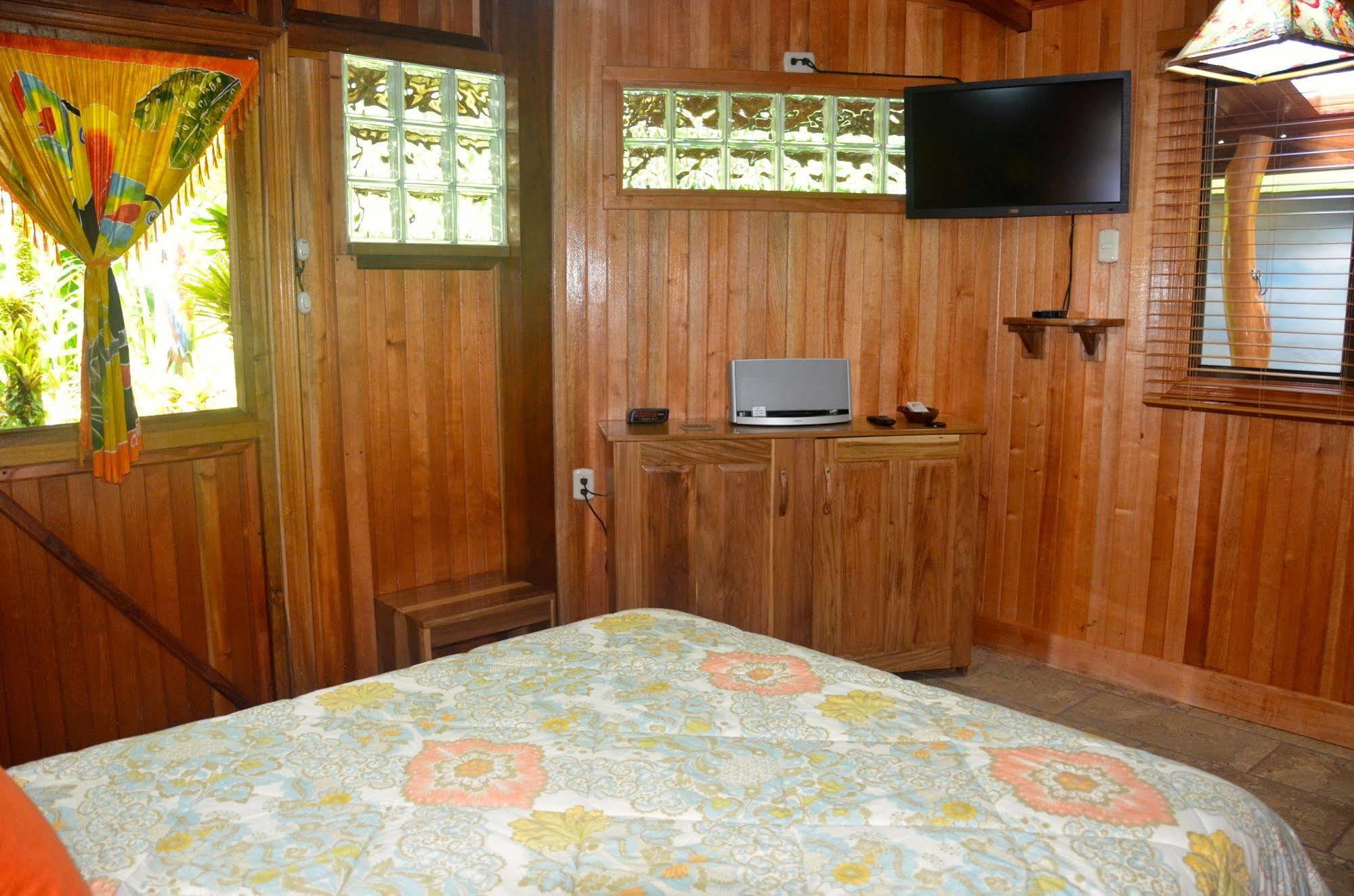 Physis Caribbean Bed & Breakfast Puerto Viejo de Talamanca Екстериор снимка