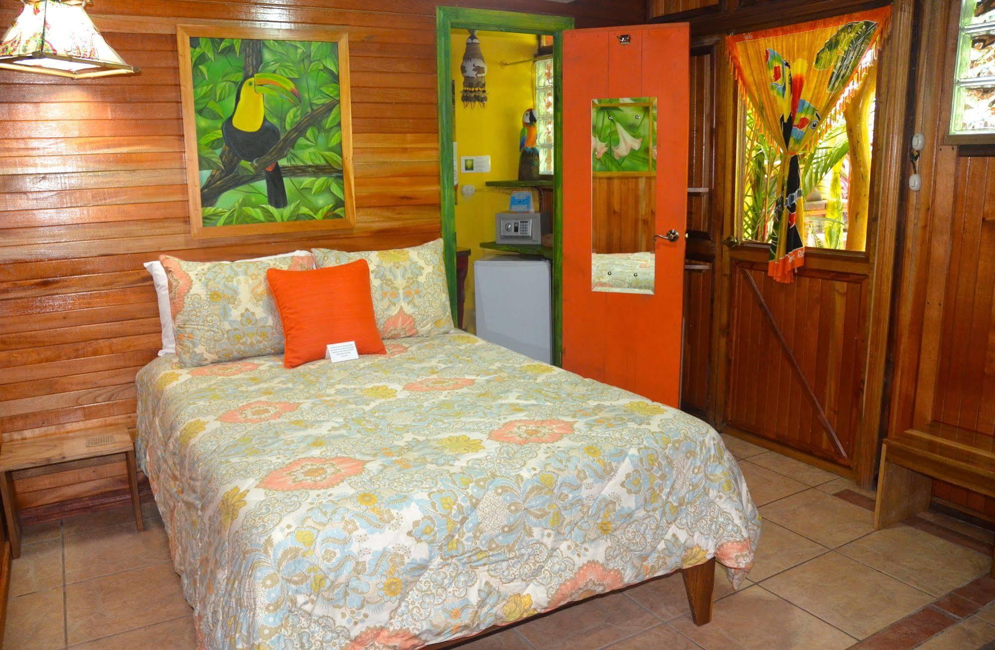 Physis Caribbean Bed & Breakfast Puerto Viejo de Talamanca Екстериор снимка
